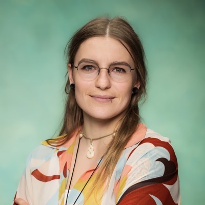 Annika Hansl, Geschäftsführerin